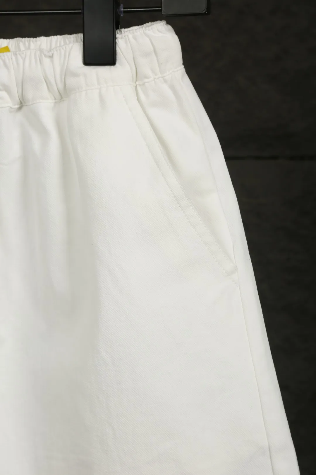 P146 Actual photo [Hot in summer] Style number: 25051# Color: Black/Navy/Khaki/Beige/Matte Pink Size: S to 100% restoration of workmanship, fake placket design with front waves, double stitched lines covering the independent waistband, 0.6 thread pressure for the whole garment ✅ - RL/women's classic drawstring cotton shorts, super long and wide-leg style, the upper body does not stick to the legs, breathable and cool, drawstring elastic waist, easy to wear and match, all shirts and short-sleeved suits are good-looking. If you like the lazy style, you must buy the refreshing commuting OOTD, practical and full, a must-have item for the summer wardrobe, clean and refreshing